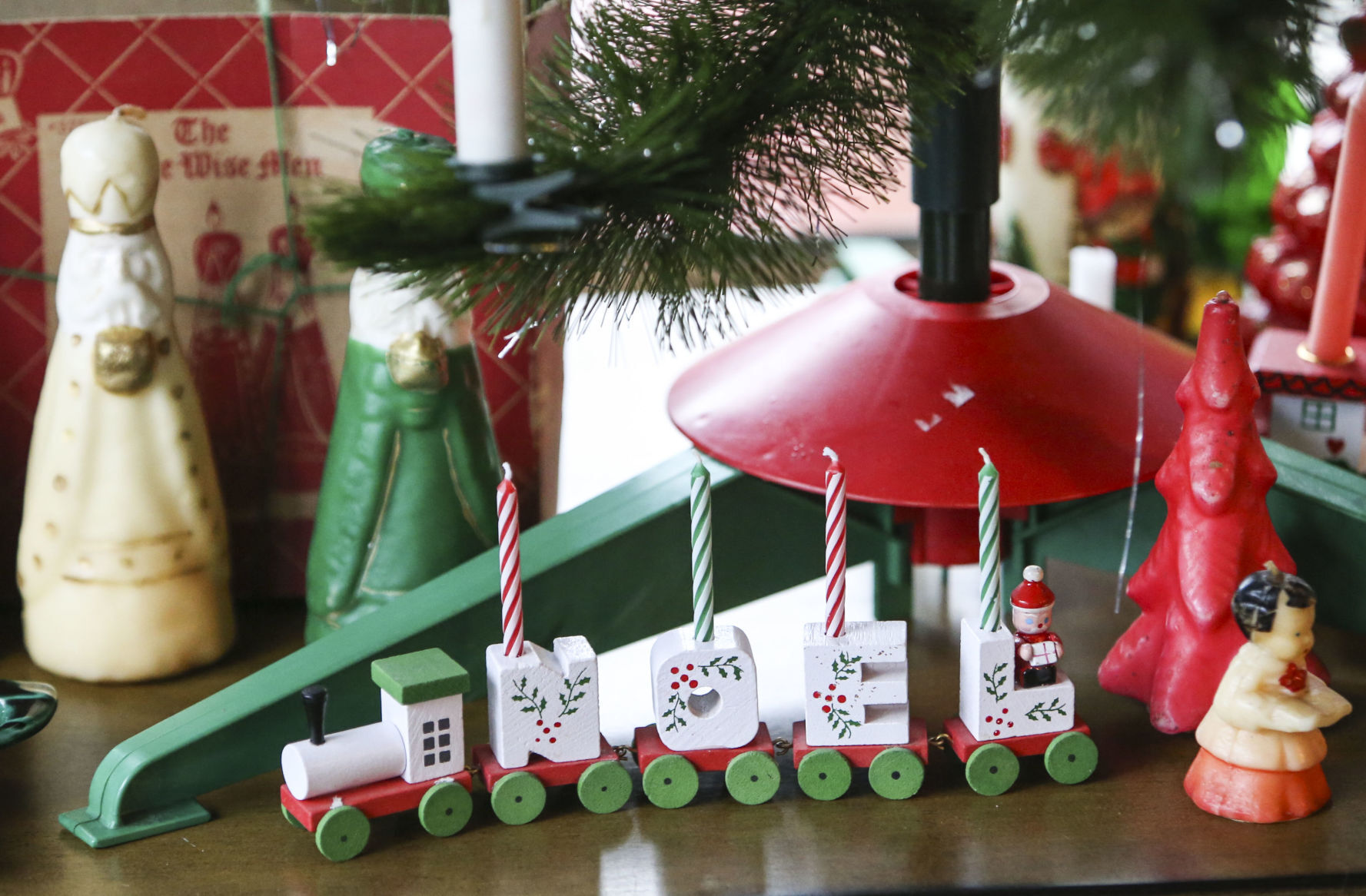112420-qc-nws-decorations-05.JPG